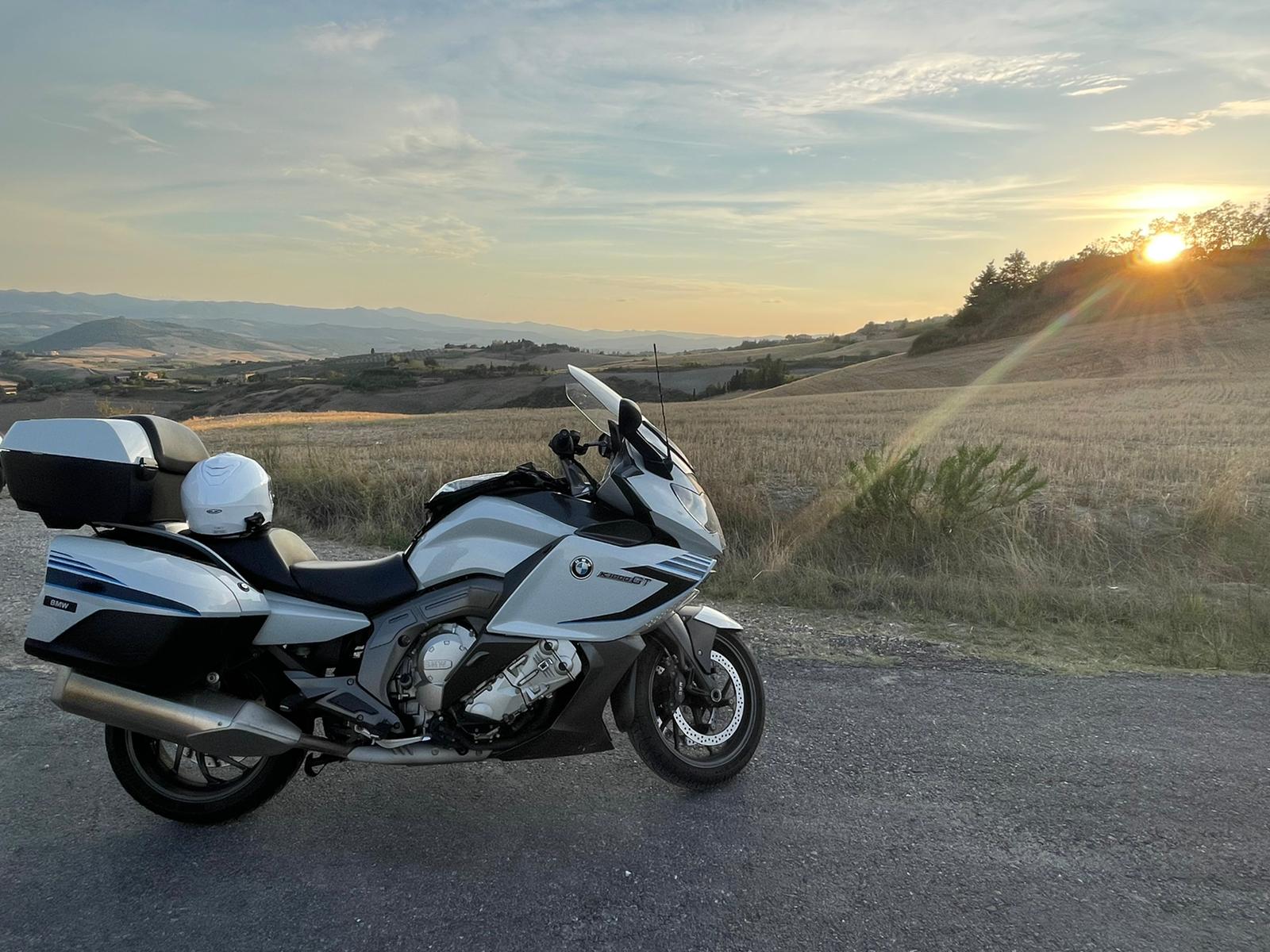 Maxmoto - since 1975 | La strada migliore in moto: velocità o direzione, il vero significato del viaggio
