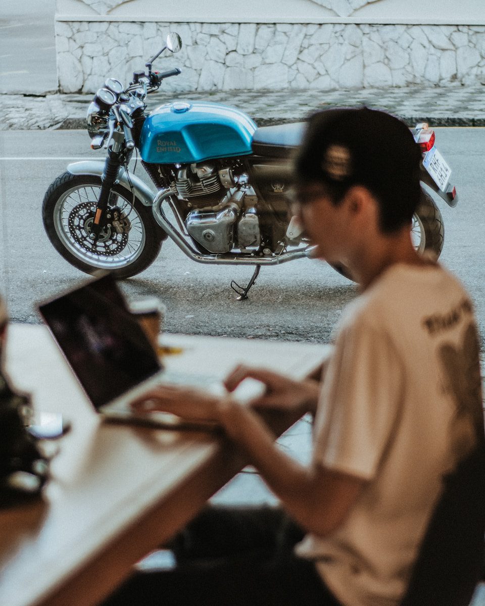 Maxmoto - since 1975 | Il mondo delle moto vive fuori dai social: comunità motociclistica vera
