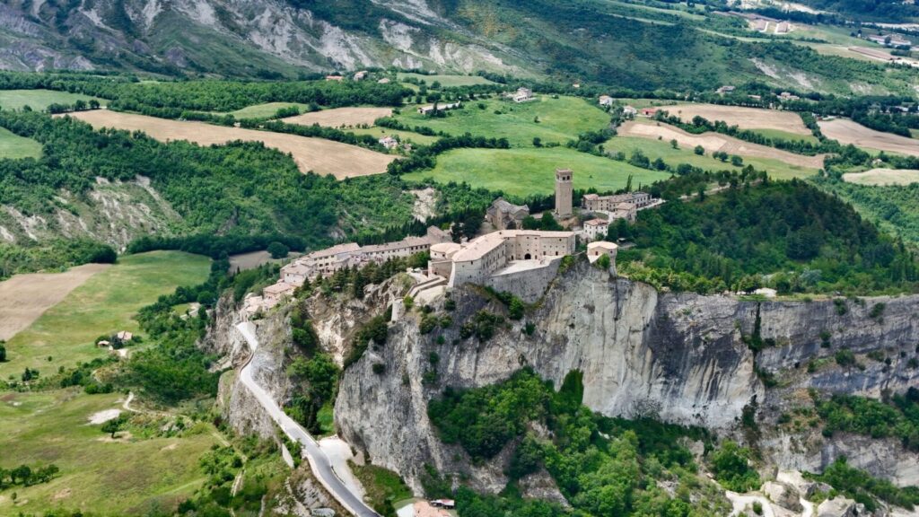 Maxmoto - Rallentare in Moto nelle montagne romagnole - San Leo