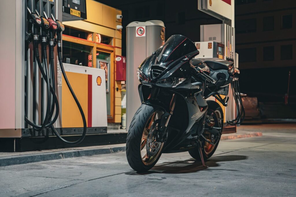 Risparmiare carburante in moto