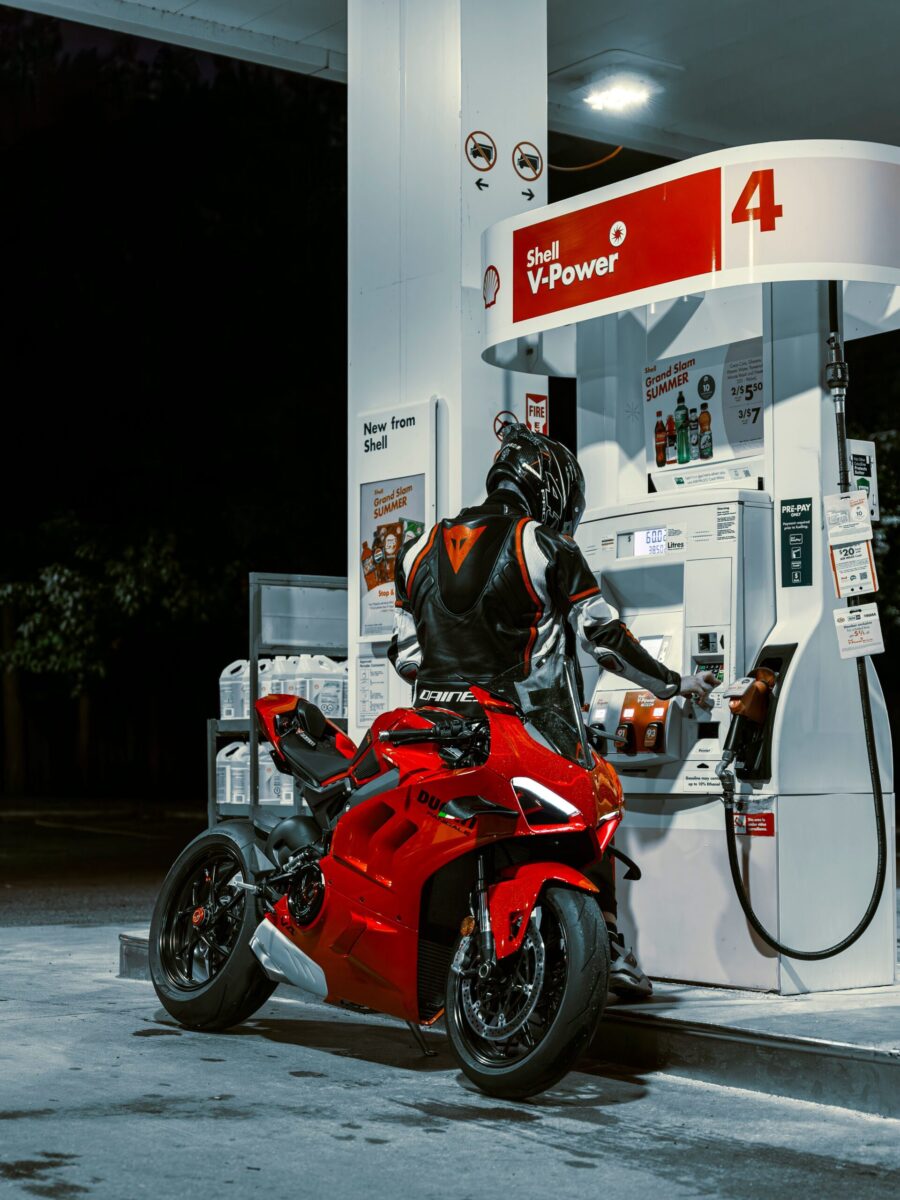 Risparmiare carburante in moto - tencica segreta?